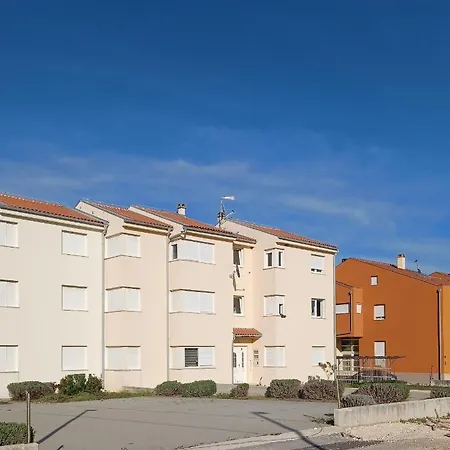 Apartman Arcadia Near Beach Nin